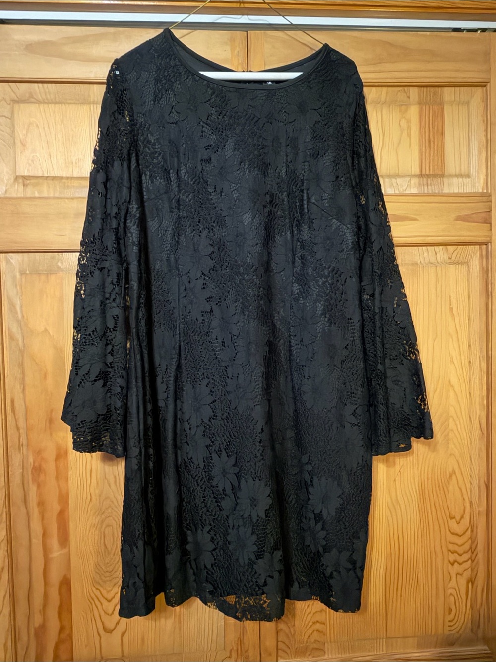 SHEIN Black Floral Lace Long-Sleeve Shift Dress